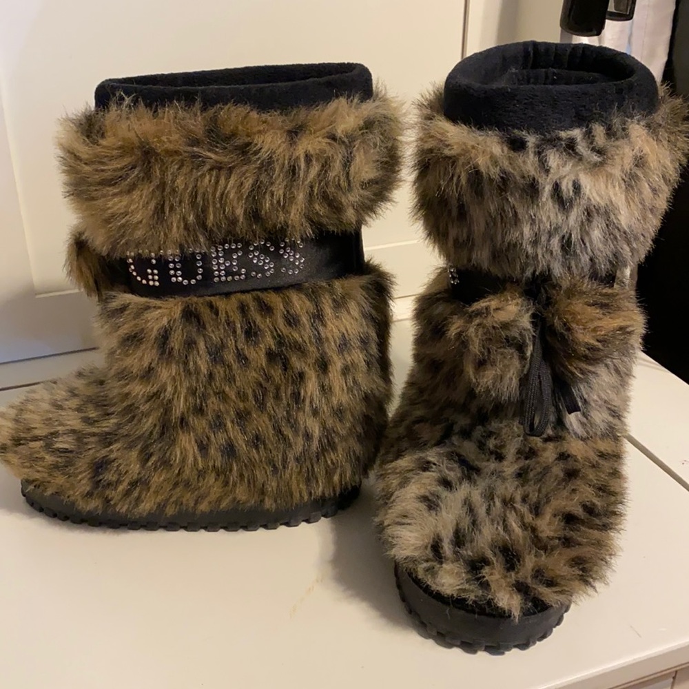 Guess wedge fuzzy boots